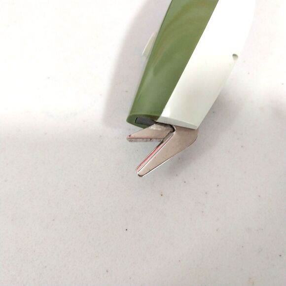 Vintage Cameo 3-Speed Electric Rotary Scissors with Guide Light Tested #A020 - Picture 5 of 9